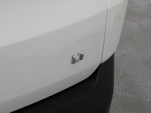 Used 2022 Chevrolet Traverse LT image 33