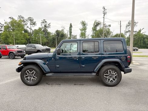 Used 2025 Jeep Wrangler Unlimited Sahara w/ Safety Group AWD/4WD image 7