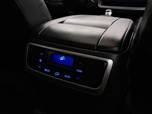 Used 2019 Toyota Highlander SE image 37