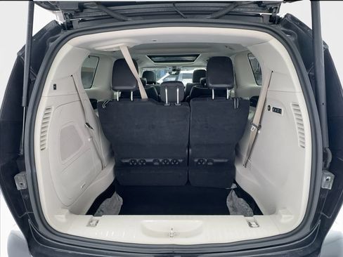 Used 2022 Chrysler Pacifica Limited FWD image 16