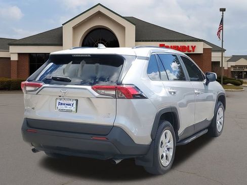 Used 2020 Toyota RAV4 LE image 4