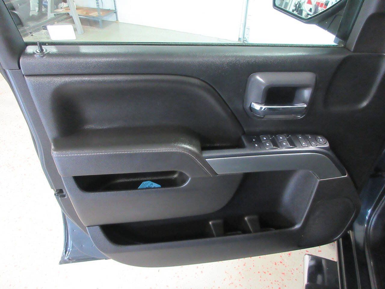 Used 2017 Chevrolet Silverado 1500 LT w/ All Star Edition AWD/4WD image 31