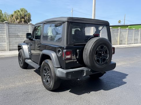 Used 2020 Jeep Wrangler Sport AWD/4WD image 5