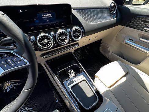 Certified 2025 Mercedes-Benz GLA 250 4MATIC image 31