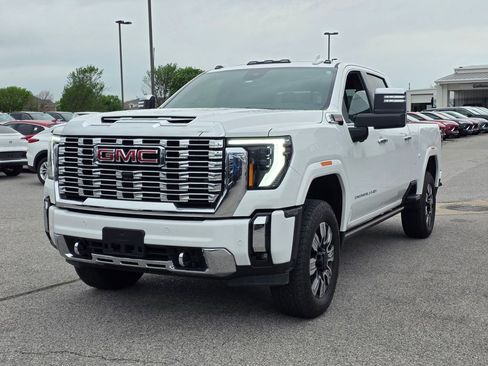 Used 2024 GMC Sierra 2500 Denali w/ Denali Reserve Package AWD/4WD image 3