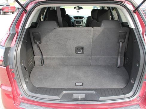 Used 2017 Chevrolet Traverse LT w/ Style and Technology Package FWD image 18