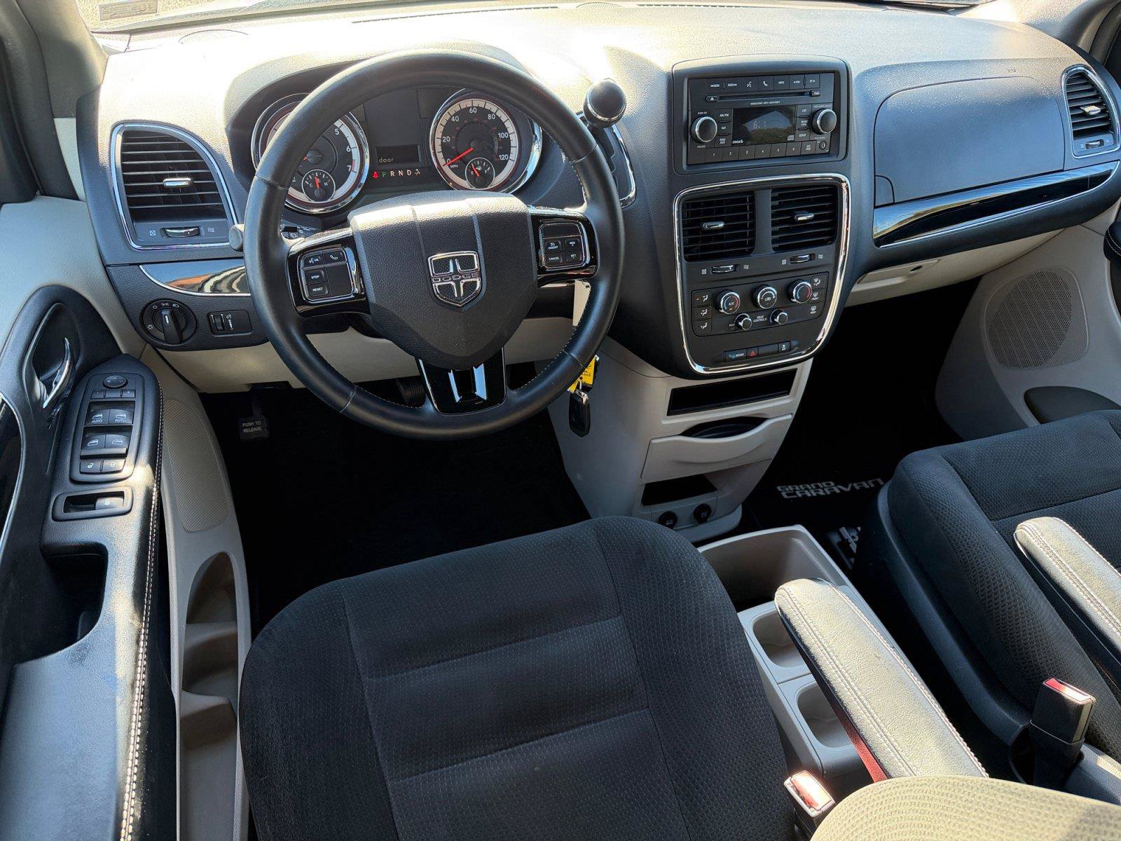 Used 2016 Dodge Grand Caravan SE FWD image 14