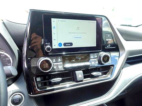 Certified 2025 Toyota Highlander LE AWD/4WD image 17