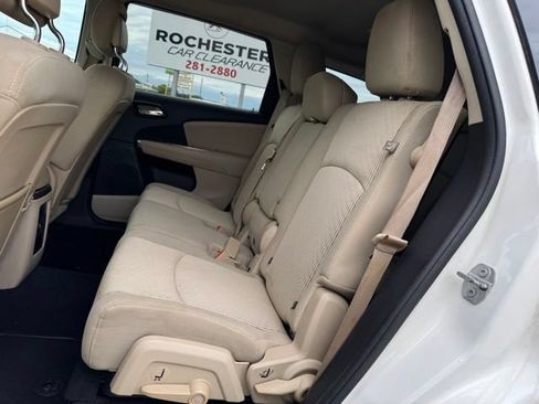 Used 2017 Dodge Journey SXT w/ Comfort/Convenience Group FWD image 9