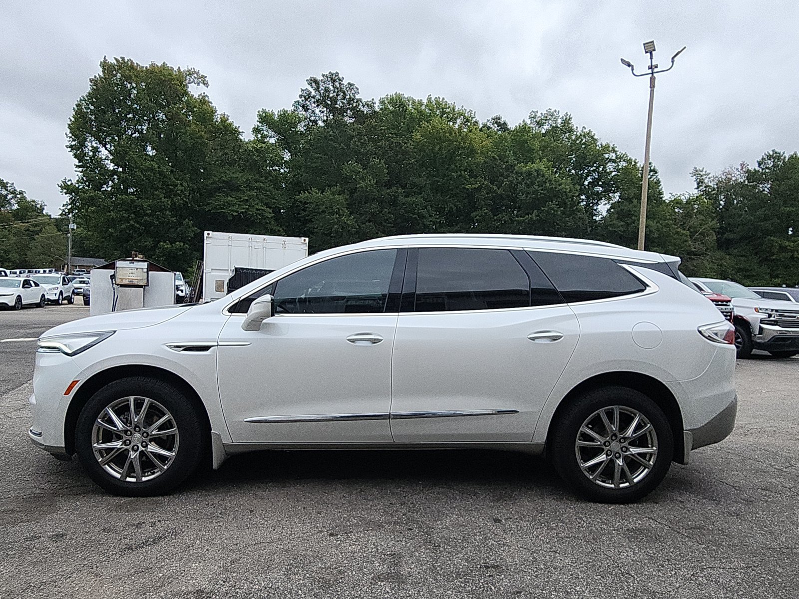 Used 2022 Buick Enclave Premium w/ Experience Buick Package AWD/4WD image 2