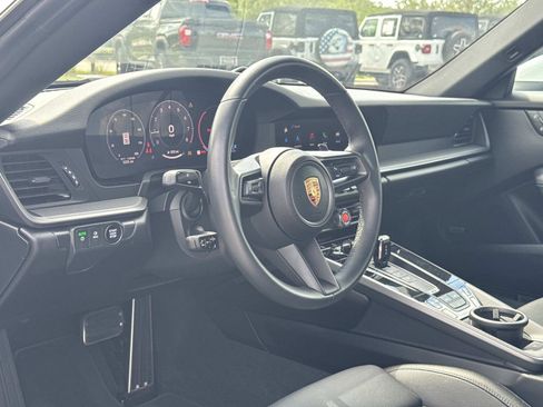 Used 2025 Porsche 911 Carrera RWD image 19