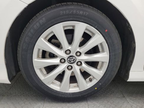 Used 2019 Toyota Camry LE w/ Carpet Mat Package image 31