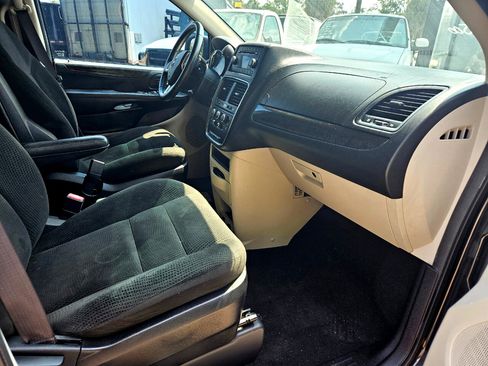 Used 2016 Dodge Grand Caravan SE w/ Quick Order Package 29E SE image 11