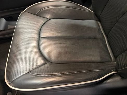 Used 2025 Chrysler Pacifica Limited AWD/4WD image 15