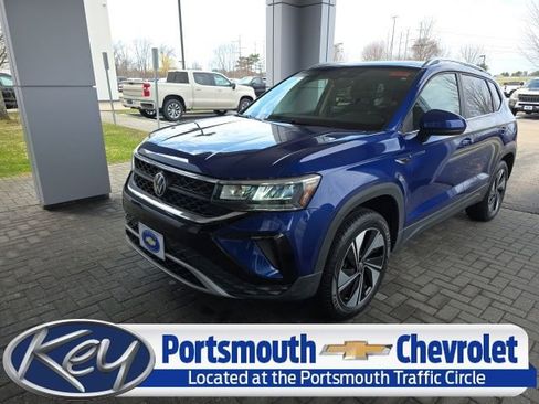 Used 2023 Volkswagen Taos SE w/ Panoramic Sunroof Package AWD/4WD image 1