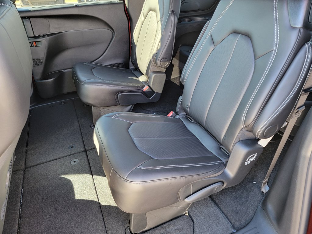 New 2026 Chrysler Pacifica Select FWD image 10