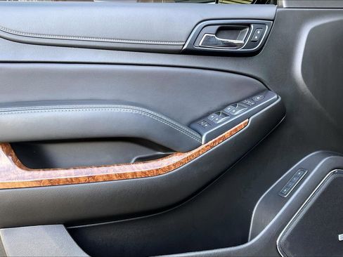 Used 2019 Chevrolet Tahoe Premier w/ Premier Plus Edition image 16
