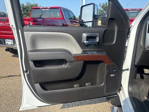 Used 2018 GMC Sierra 3500 SLT w/ Duramax Plus Package AWD/4WD image 19