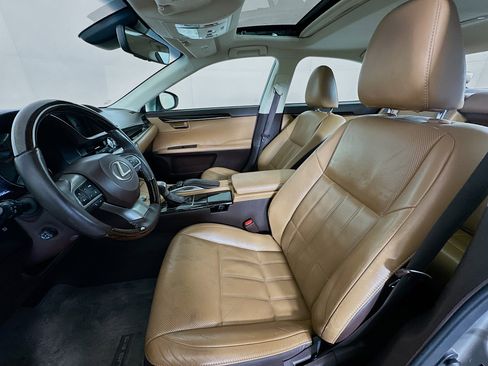 Used 2016 Lexus ES 350 w/ Luxury Package w/Wood Trim image 13