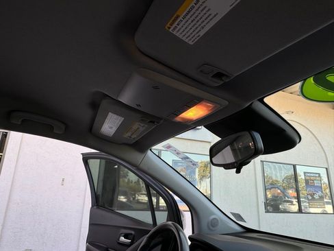 Used 2020 Chevrolet Trax LT w/ LT Convenience Package FWD image 25