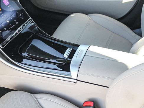 Used 2025 Mercedes-Benz C 300 4MATIC Sedan image 11