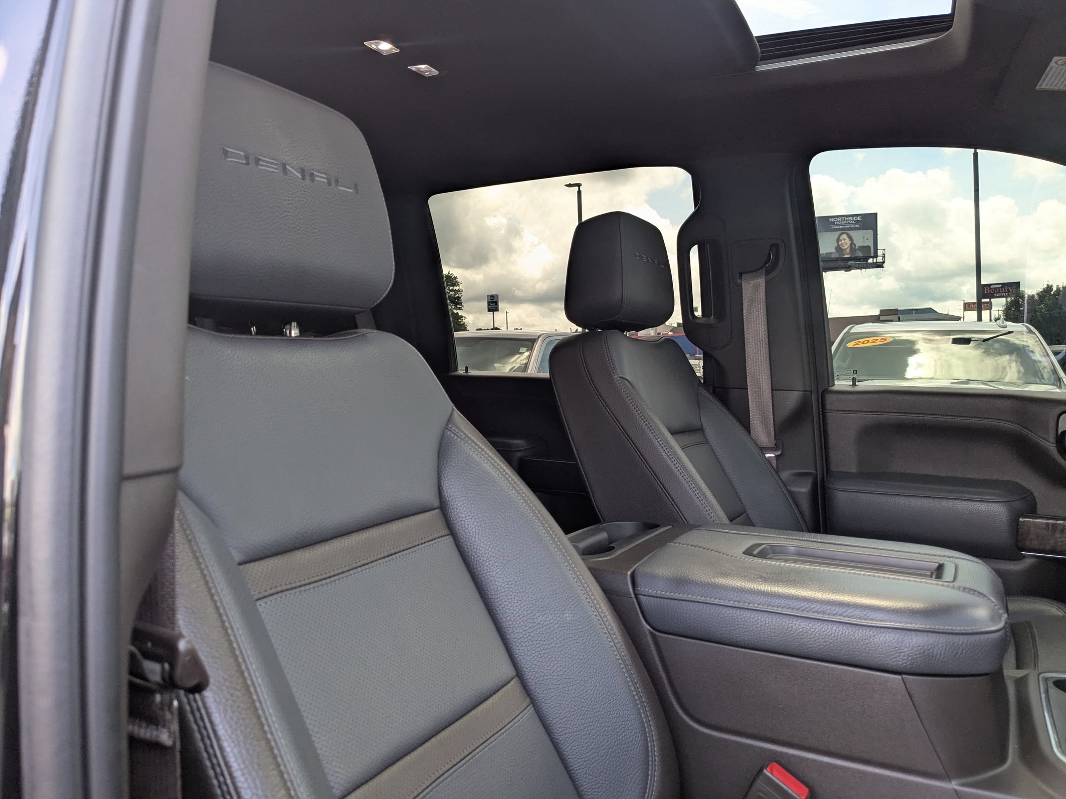Used 2021 GMC Sierra 2500 Denali w/ Denali Black Diamond Edition AWD/4WD image 29