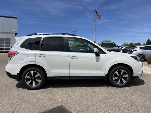 Used 2017 Subaru Forester 2.5i Limited AWD/4WD image 9