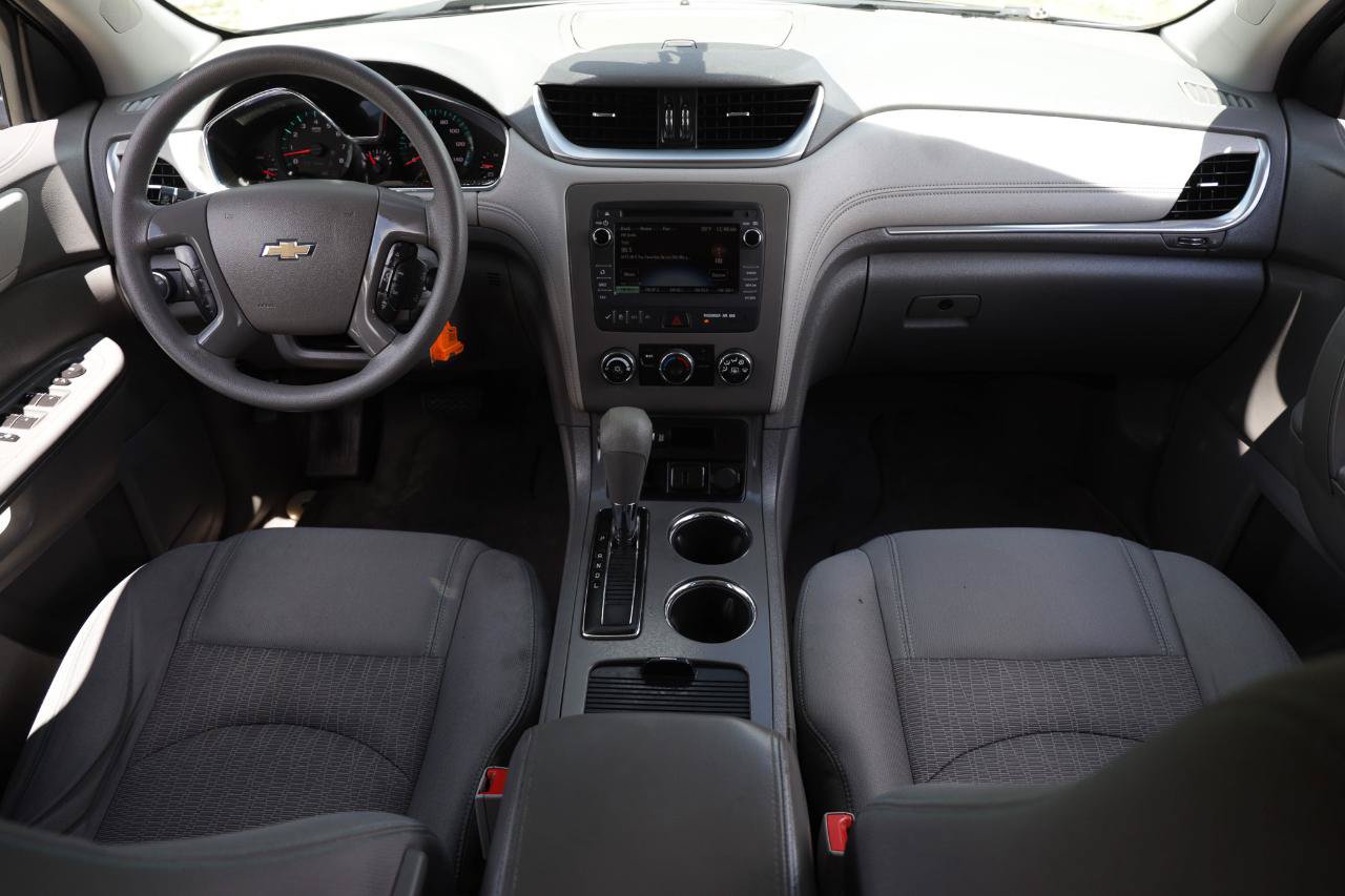 Used 2017 Chevrolet Traverse LS FWD image 2