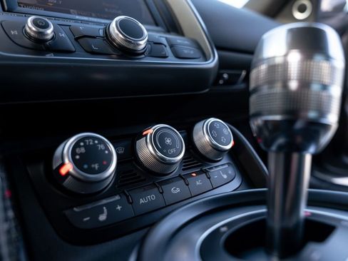 Used 2011 Audi R8 V10 image 24