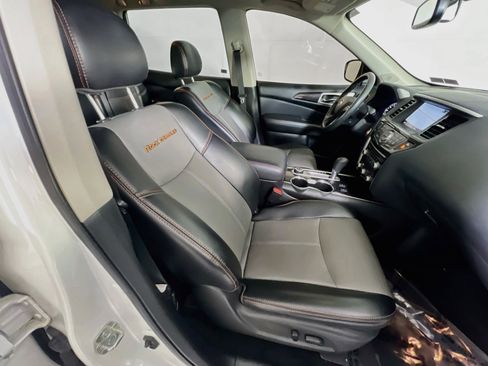 Used 2020 Nissan Pathfinder SL AWD/4WD image 29