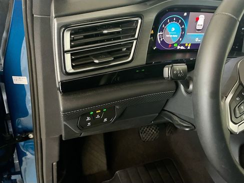 Used 2024 Volkswagen Atlas Cross Sport SE w/ Panoramic Sunroof Package FWD image 10
