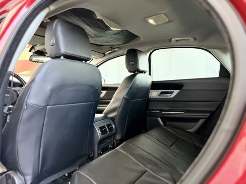 Used 2017 Jaguar XF Premium image 40