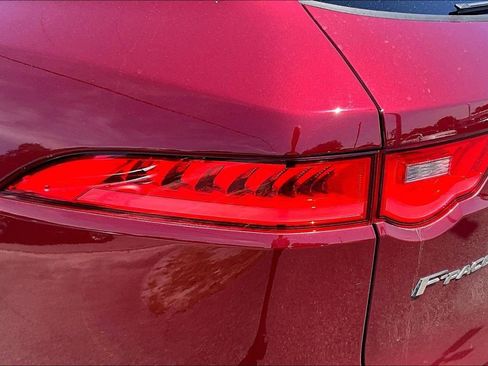 Used 2017 Jaguar F-PACE Prestige AWD/4WD image 18