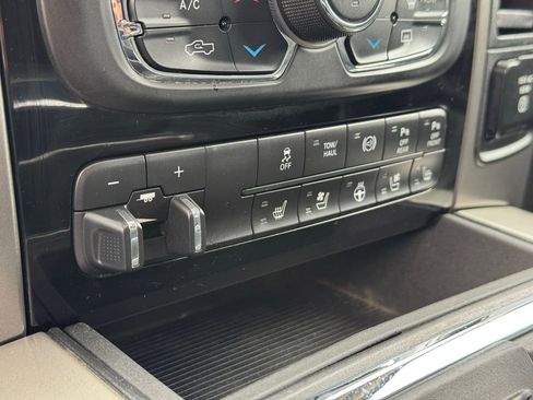 Used 2018 RAM 2500 Laramie w/ Sport Appearance Group image 40