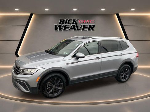 Used 2024 Volkswagen Tiguan SE AWD/4WD image 2