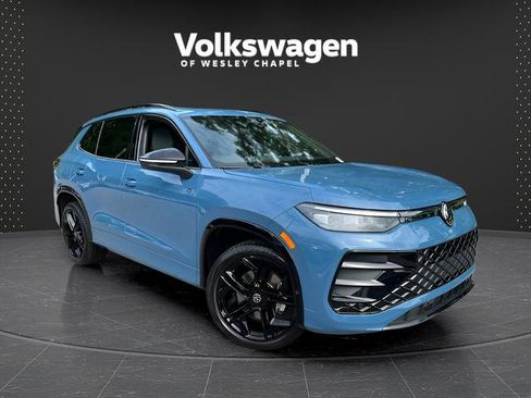 Certified 2025 Volkswagen Tiguan SE R-Line AWD/4WD image 1