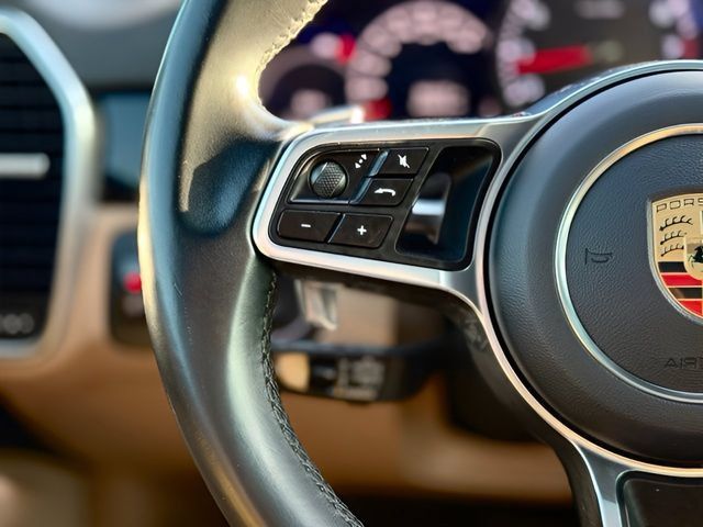 Used 2020 Porsche Cayenne AWD/4WD image 31