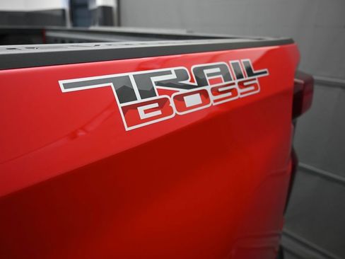 Used 2022 Chevrolet Silverado 1500 LT Trail Boss AWD/4WD image 2