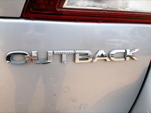 Used 2018 Subaru Outback 2.5i Premium AWD/4WD image 10