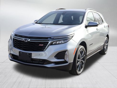 Used 2023 Chevrolet Equinox RS image 3