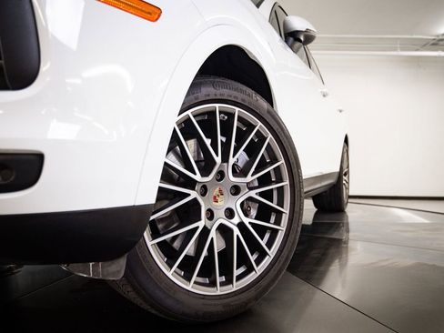 Certified 2023 Porsche Cayenne Platinum Edition AWD/4WD image 12