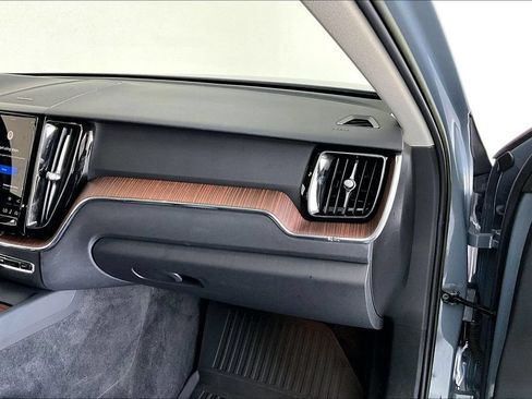 Certified 2023 Volvo XC60 B5 Plus AWD/4WD image 20
