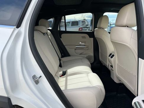 Used 2025 Mercedes-Benz GLA 250 4MATIC image 13