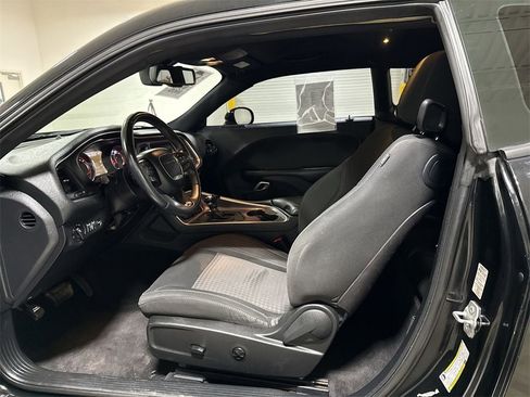 Used 2016 Dodge Challenger SXT image 18