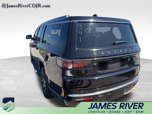 Used 2024 Jeep Wagoneer L Series II w/ Flexible Seating Group image 7