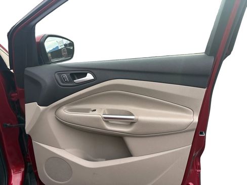 Used 2018 Ford Escape SE image 16