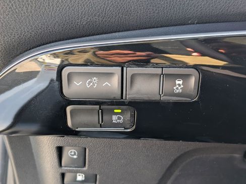 Used 2020 Toyota Prius Prime LE image 22