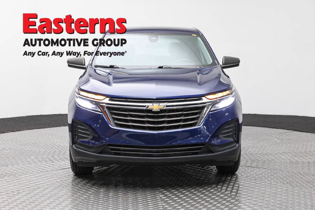 Used 2022 Chevrolet Equinox LS w/ LS Convenience Package AWD/4WD image 3