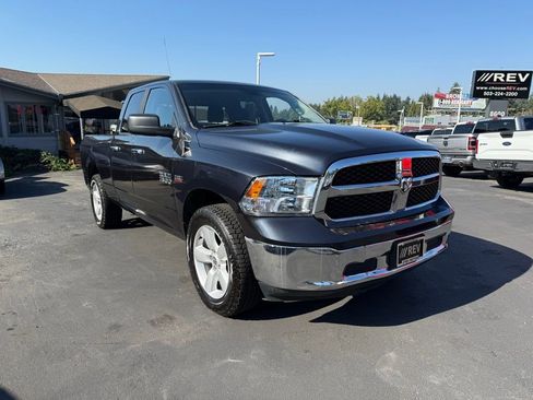 Used 2018 RAM 1500 Classic SLT image 7