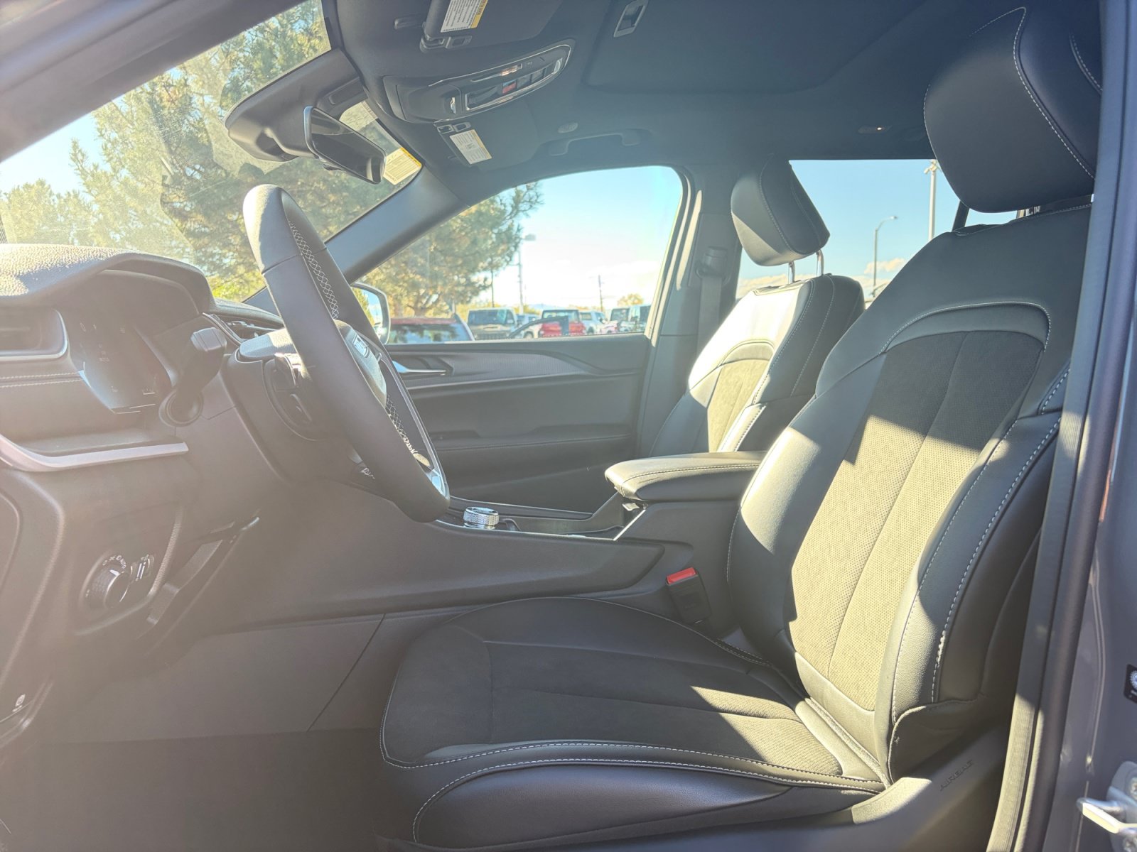 New 2027 Jeep Grand Cherokee Laredo X AWD/4WD image 12